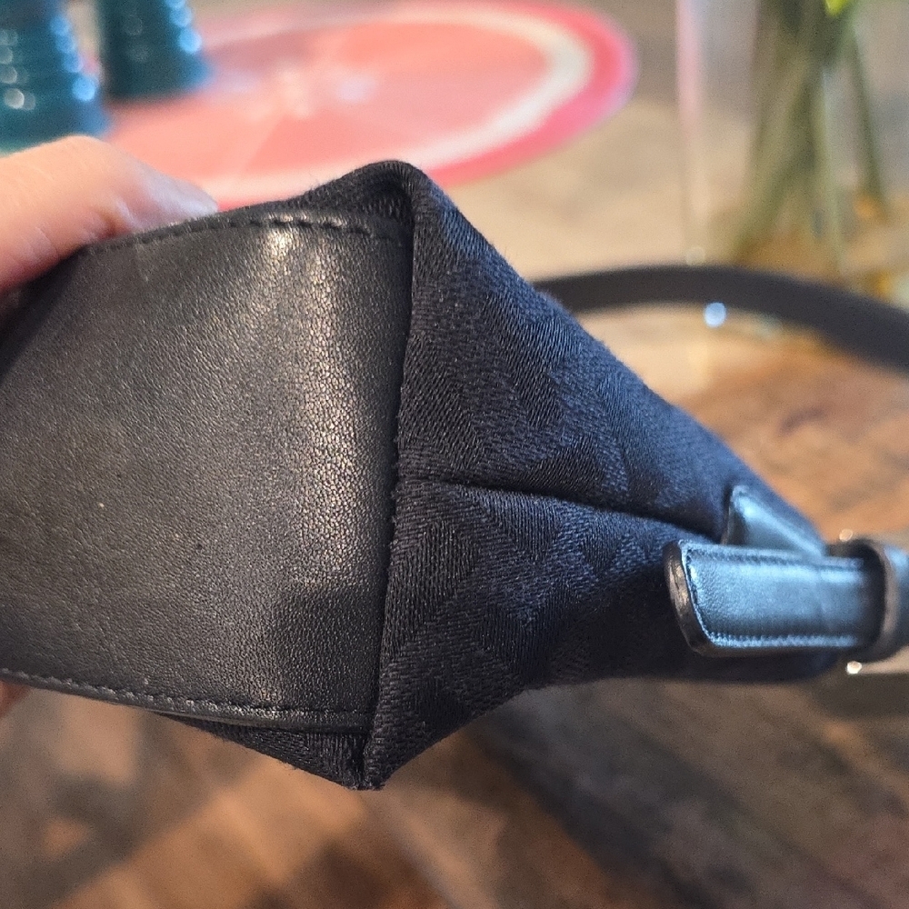 Talbots Classic Black Shoulder Bag - Picture 7 of 11